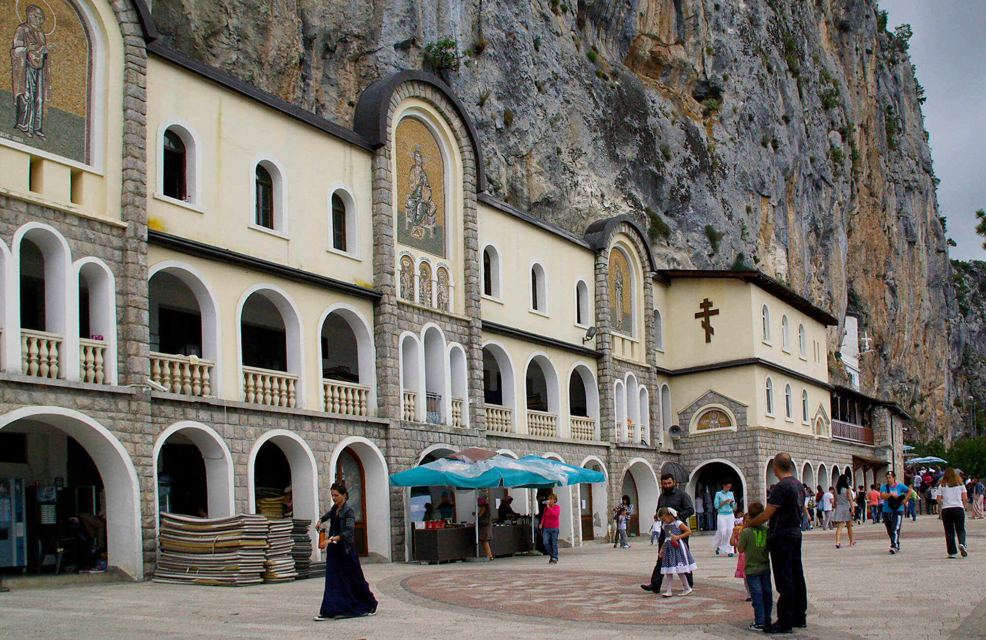 Eingang zum Felsenkloster Ostrog