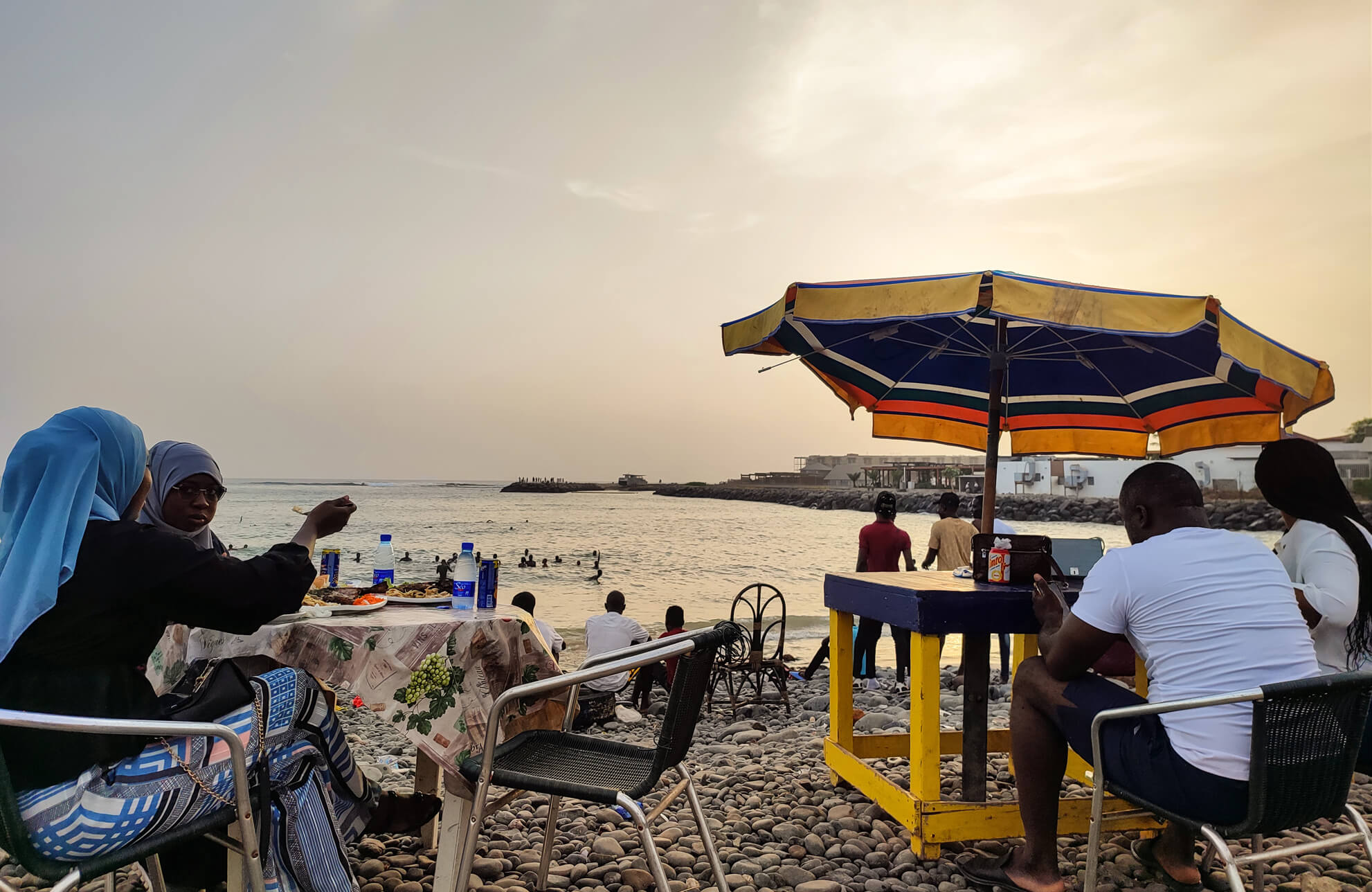 Essen am Strand von Dakar