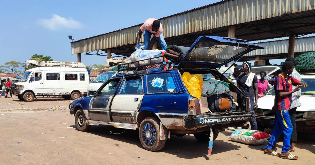 Buschtaxi in Senegal auf dem Gare Routiere von Ziguinchor