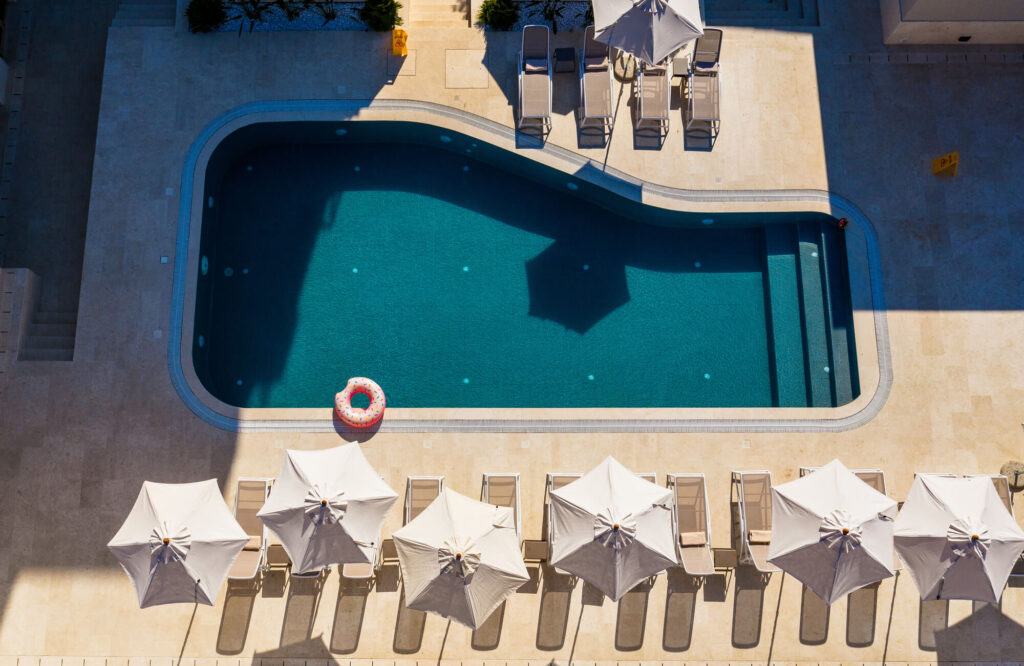 Pool eines Hotels in Budva: Avqti Hotel und Spa