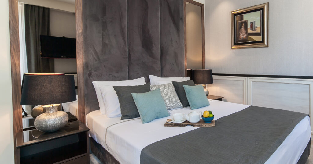 Bett im Hotel Casa del Mare Amfore bei Kotor