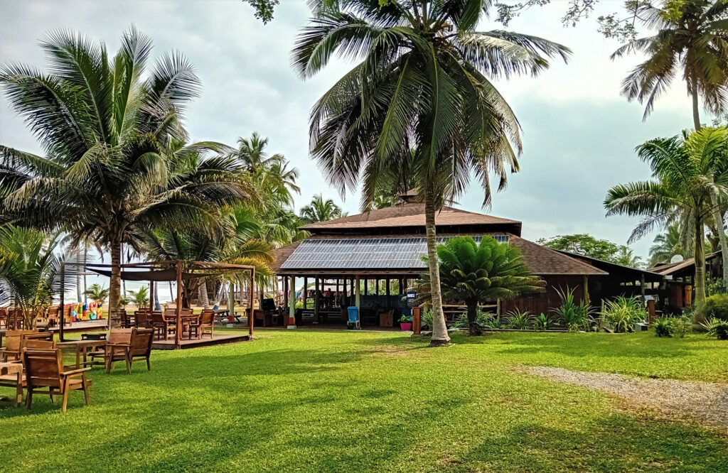 Garten im Ko-Sa Beach Hotel in Ghana