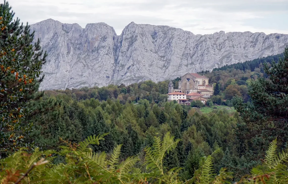 Berge im Naturpark Urkiola im Baskenland