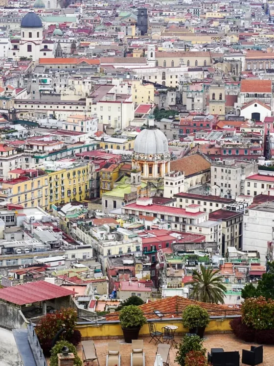 Wo übernachten in Neapel? Die besten Viertel & Hotels